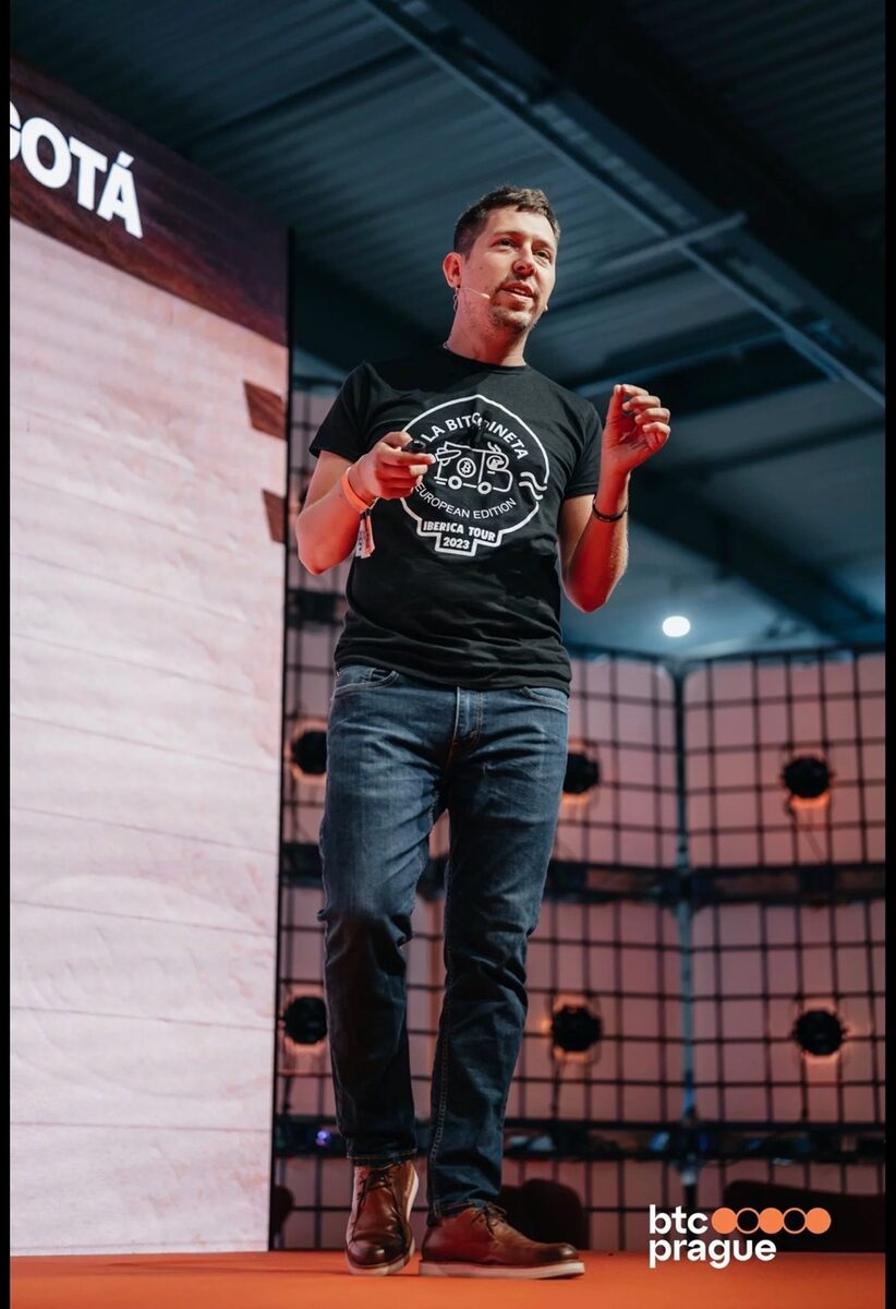 Ariel Aguilar on stage at BTC Prague
